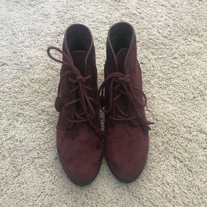 Super cute burgundy booties!